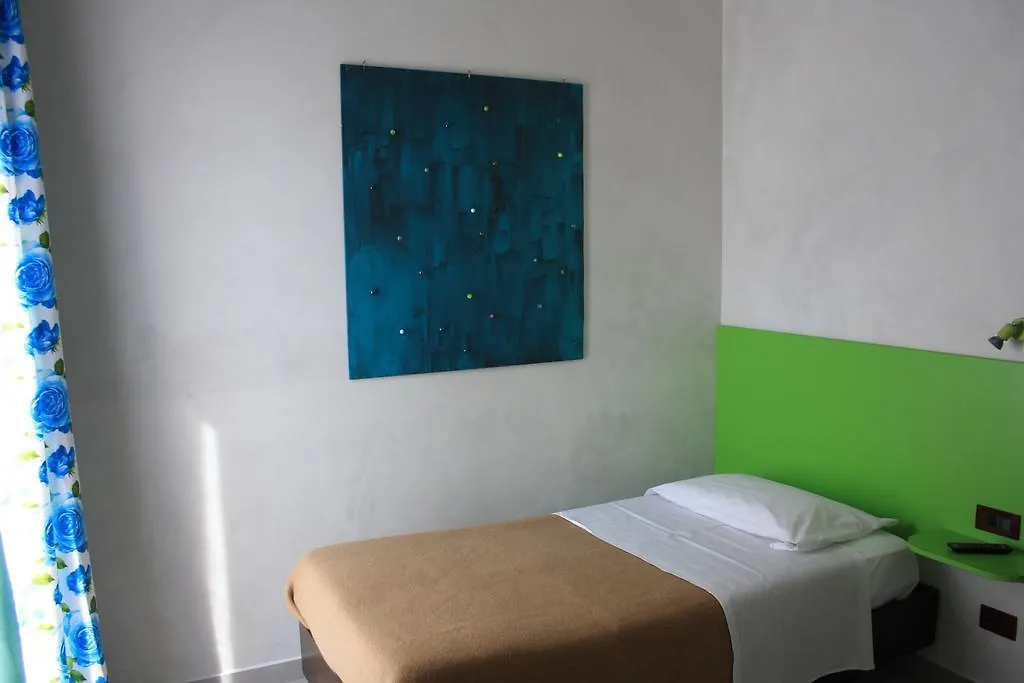 מילאנו Hotel 38 3*,  איטליה